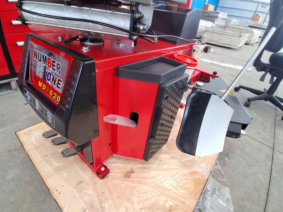 Photo '3' of Commercial Car Tyre Changer *NEW*