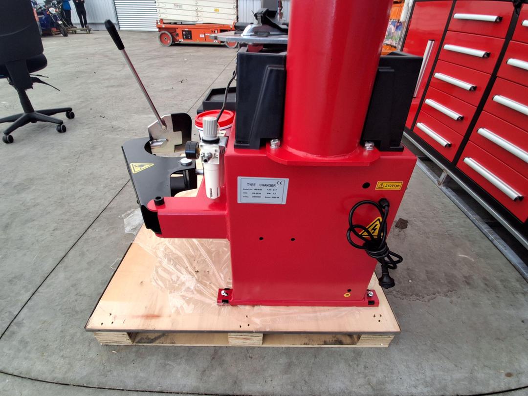 Photo '4' of Commercial Car Tyre Changer *NEW*