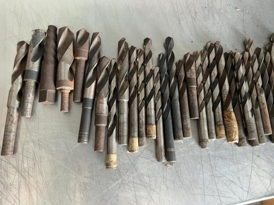 Photo '3' of Box of Random Drill Bits