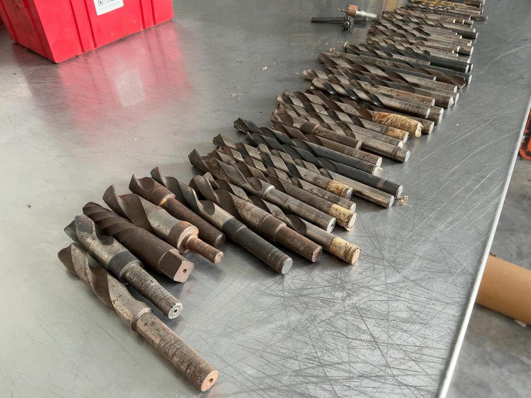 Photo '6' of Box of Random Drill Bits