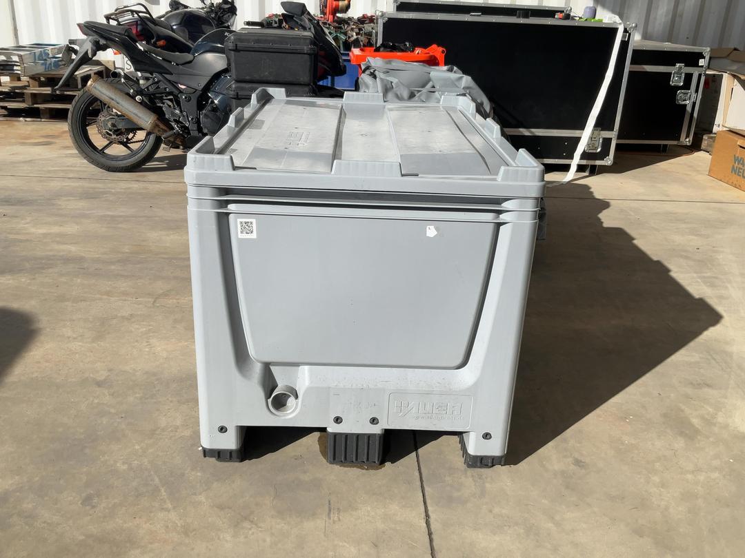 Photo '2' of Large Plastic Pallet Box