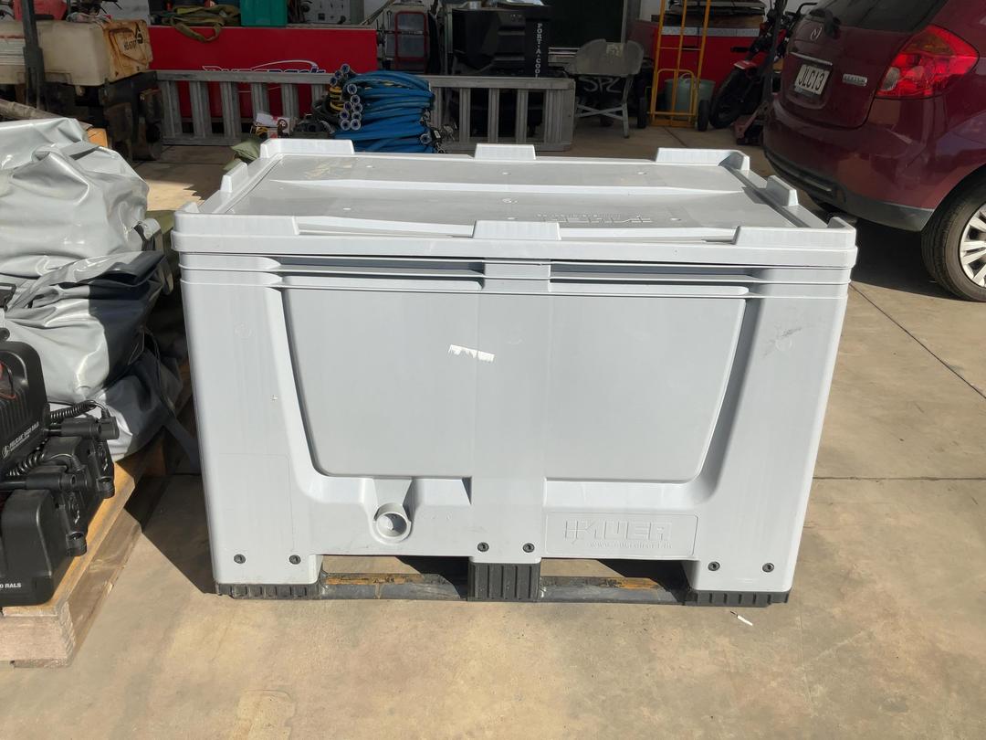 Photo '3' of Large Plastic Pallet Box
