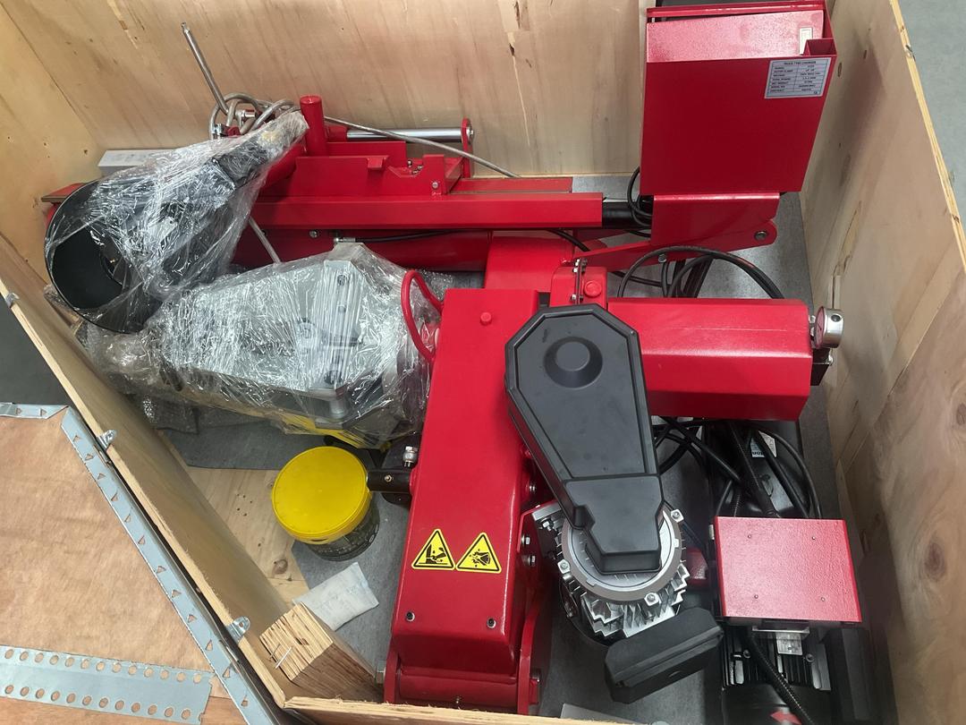 Photo '6' of Heavy Duty Truck Tyre Changer - 415V / 3 Phase *NEW*