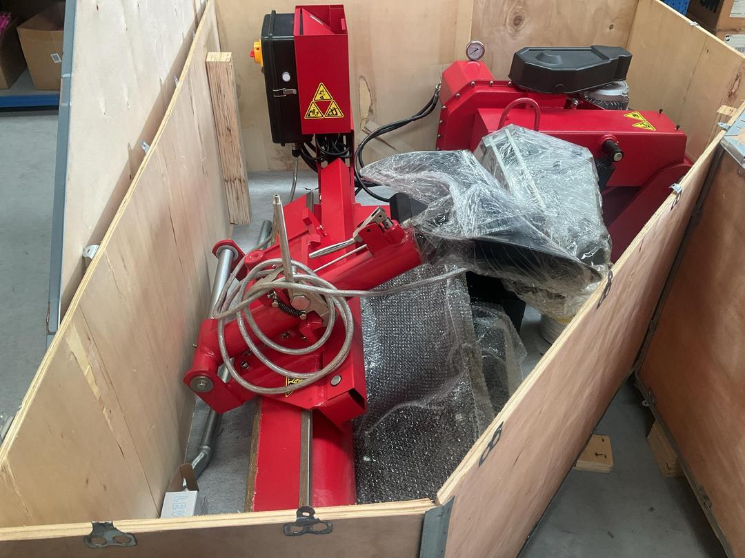 Photo '11' of Heavy Duty Truck Tyre Changer - 415V / 3 Phase *NEW*