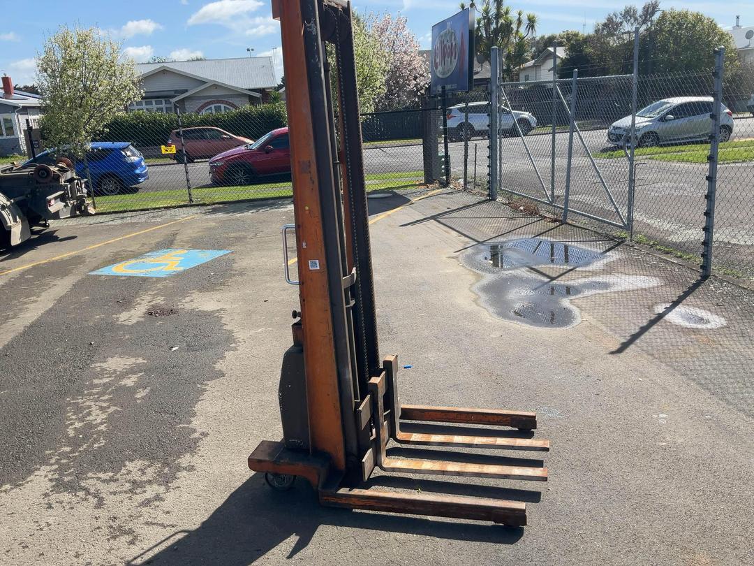 Photo '2' of Matco Walk Behind Forklift