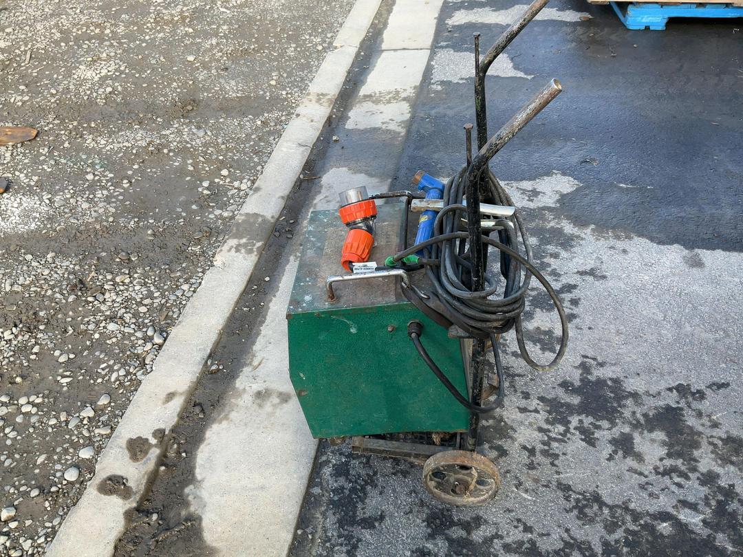 Photo '4' of Apex Arc Welder Photo '4' of Apex Arc Welder