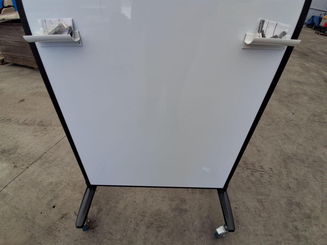 Photo '2' of Whiteboard / Divider Photo '2' of Whiteboard / Divider