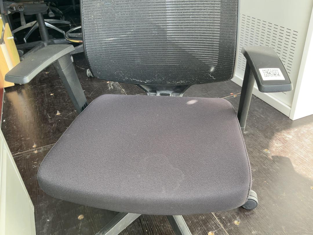 Photo '3' of Office Chair Photo '3' of Office Chair