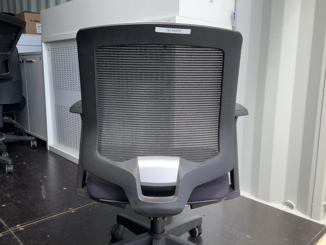 Photo '5' of Office Chair Photo '5' of Office Chair