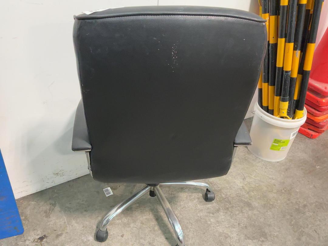 Photo '3' of Office Chair Photo '3' of Office Chair