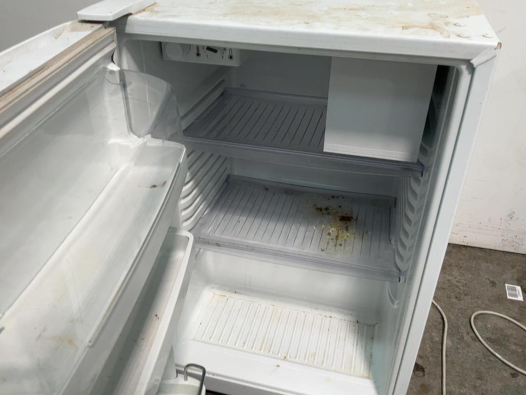 Photo '3' of Fisher & Paykel small fridge Photo '3' of Fisher & Paykel small fridge