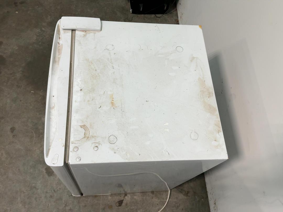 Photo '4' of Fisher & Paykel small fridge Photo '4' of Fisher & Paykel small fridge