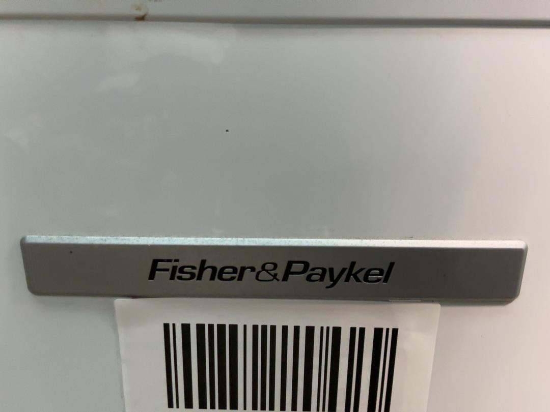 Photo '5' of Fisher & Paykel small fridge Photo '5' of Fisher & Paykel small fridge