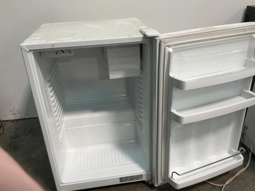 Photo '4' of Fisher & Paykel small fridge Photo '4' of Fisher & Paykel small fridge