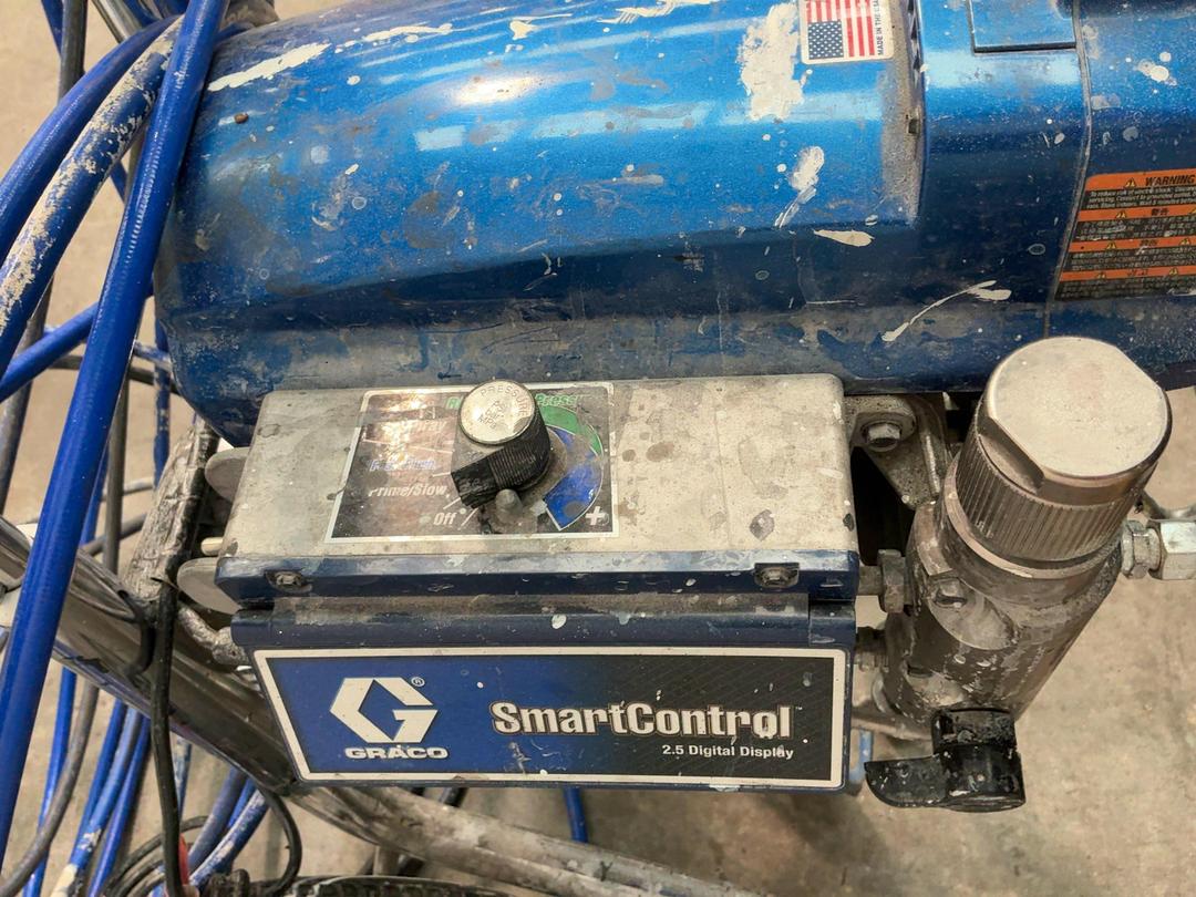 Photo '4' of Graco ultra max II paint sprayer Photo '4' of Graco ultra max II paint sprayer