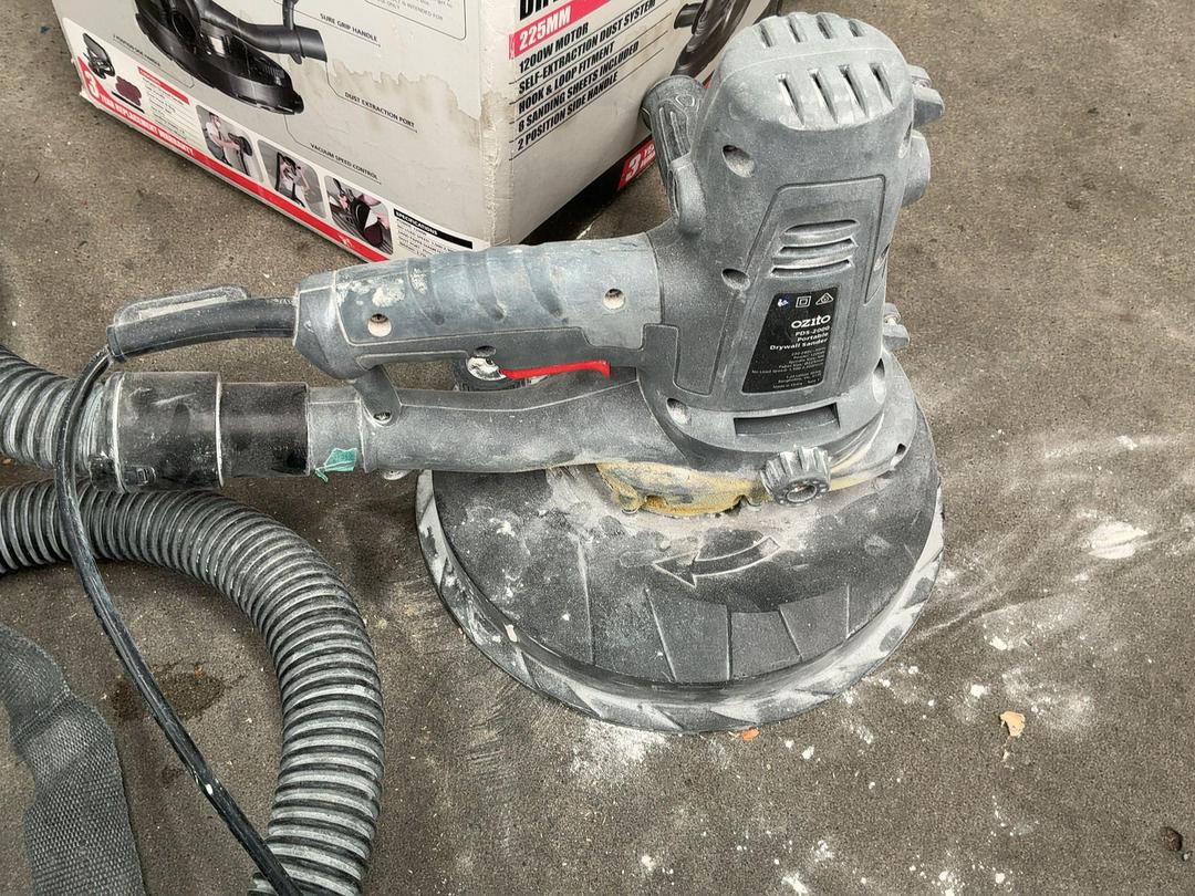 Photo '8' of Ozito Portable Drywall Sander Photo '8' of Ozito Portable Drywall Sander