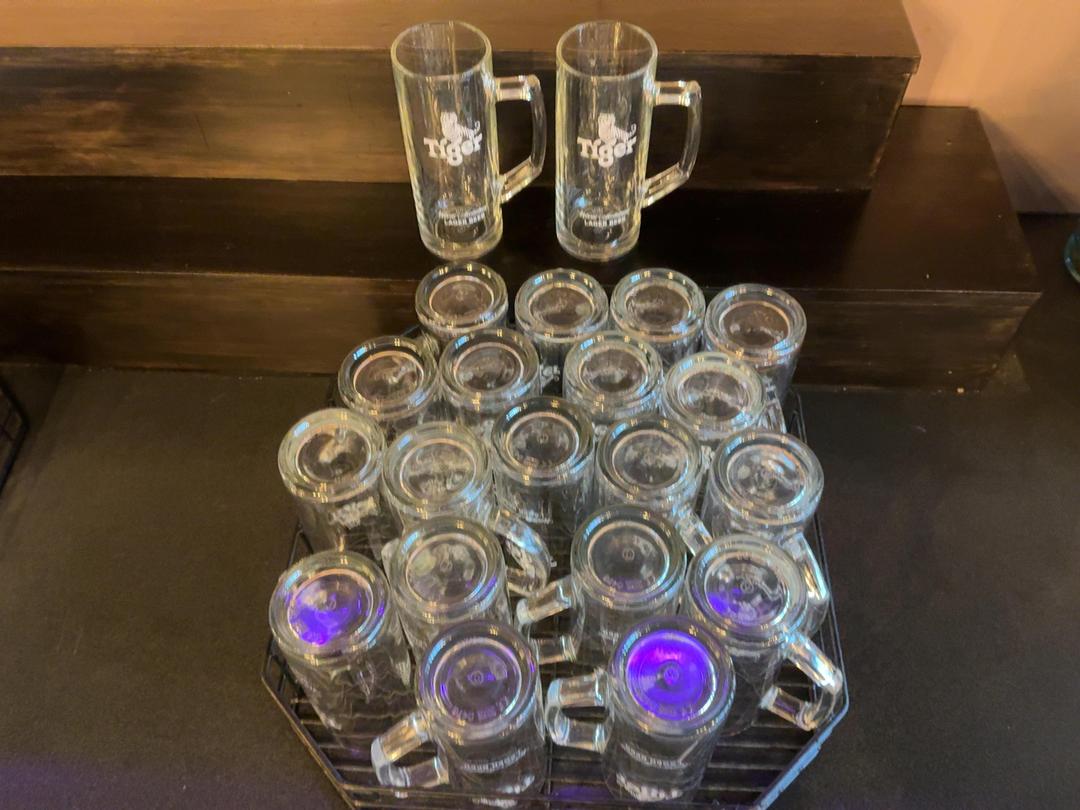Photo '2' of 21x Tiger Beer Glasses and Rack