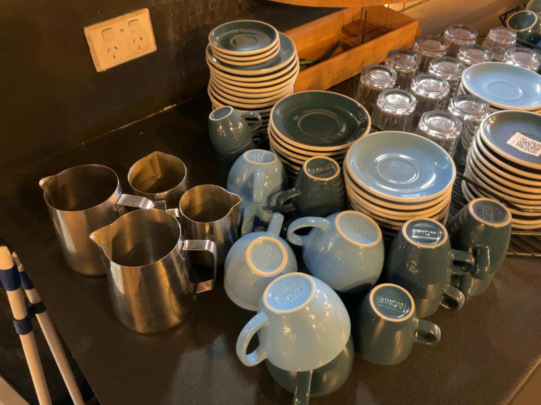 Photo '4' of Coffee cups, Saucers & Glasses