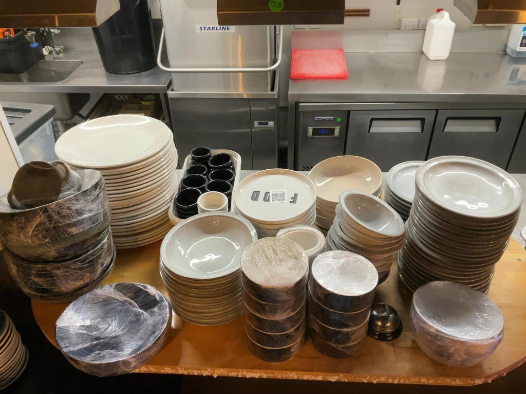 Photo '3' of Large selection of plates and bowls