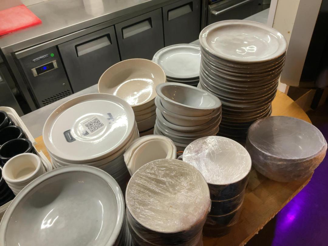 Photo '4' of Large selection of plates and bowls