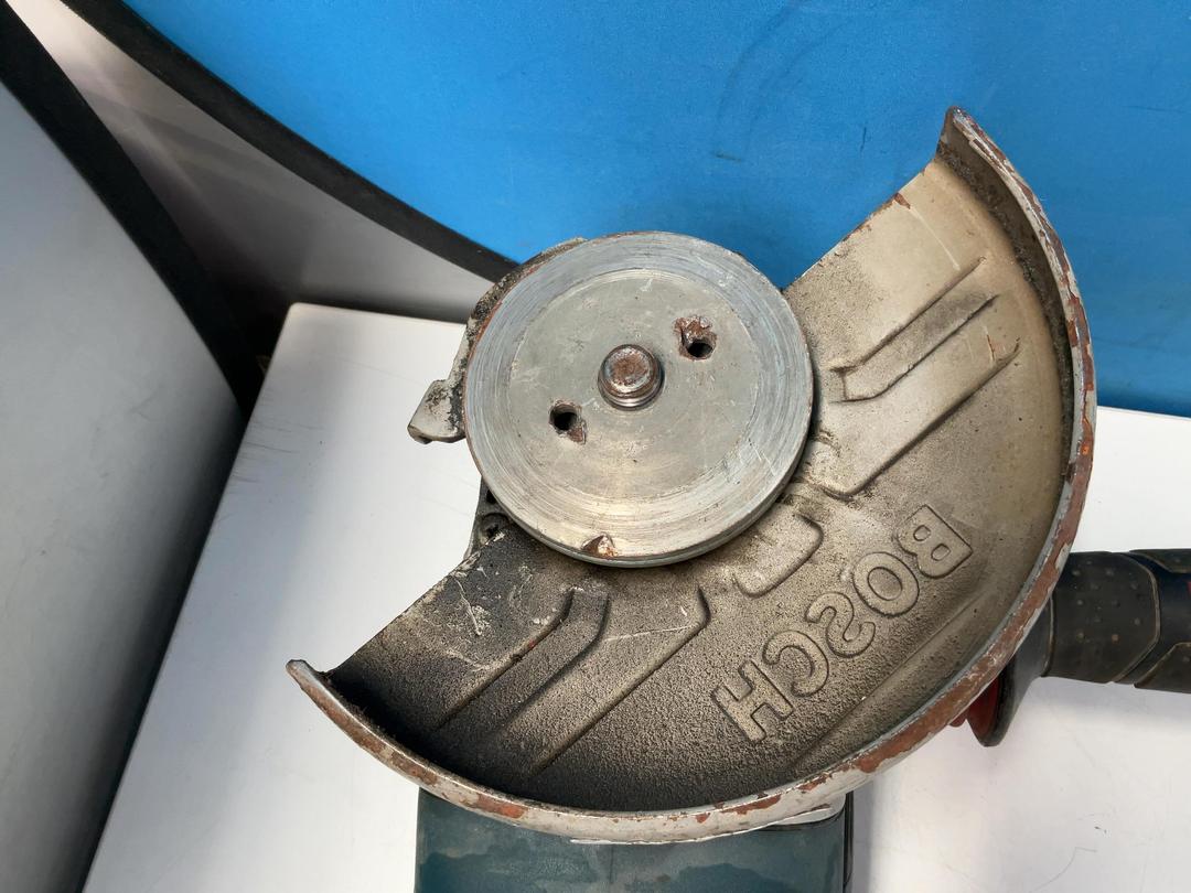 Photo '7' of Bosch GWS 24-180 LVI Professional Angle Grinder