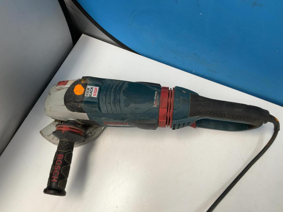 Photo '9' of Bosch GWS 24-180 LVI Professional Angle Grinder