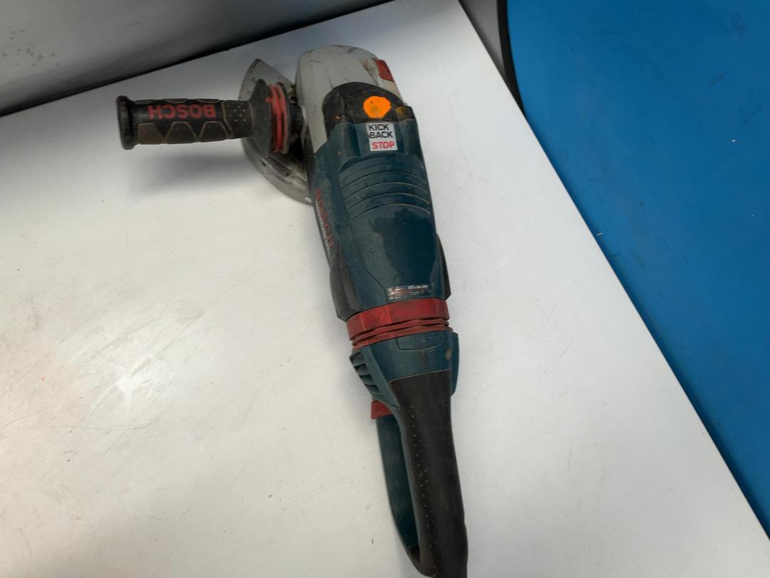 Photo '10' of Bosch GWS 24-180 LVI Professional Angle Grinder