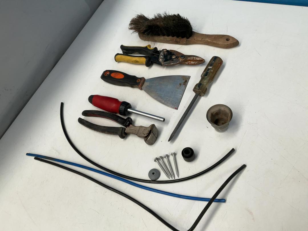Photo '11' of Various Hand Tools Etc - Pink Hard Hat, Bahco Small Axe Etc Photo '11' of Various Hand Tools Etc - Pink Hard Hat, Bahco Small Axe Etc