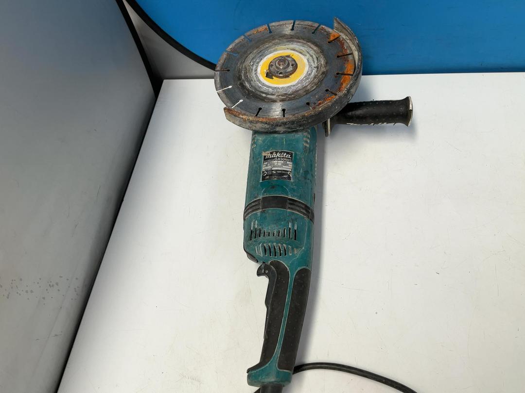 Photo '5' of Makita Angle Grinder - Model GA9040S