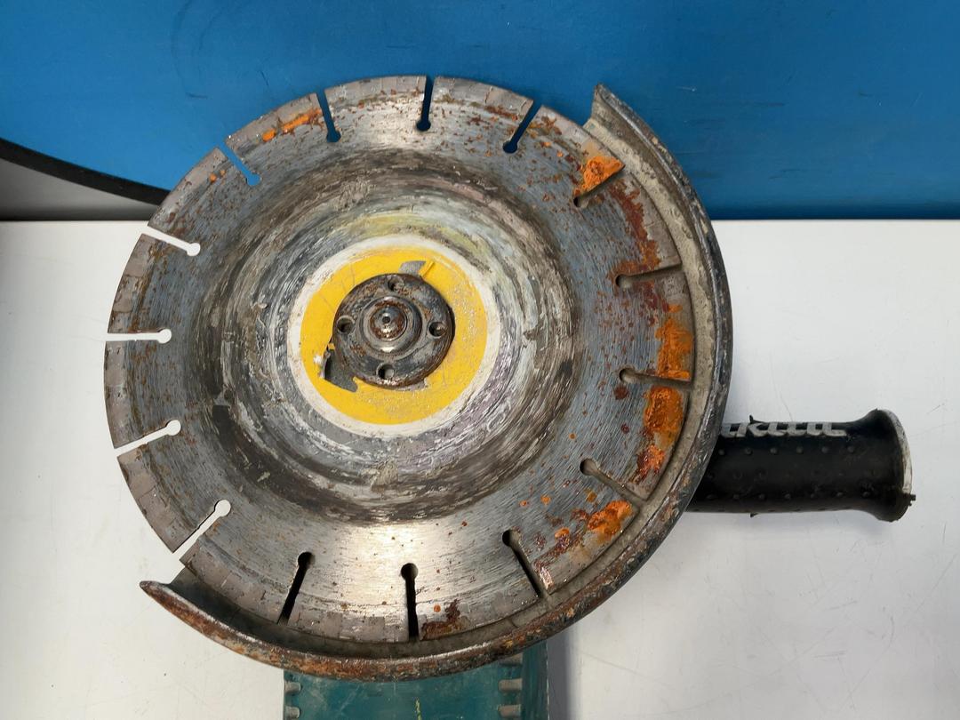 Photo '6' of Makita Angle Grinder - Model GA9040S