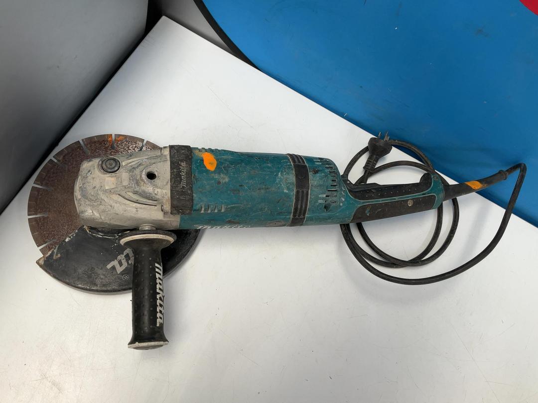 Photo '9' of Makita Angle Grinder - Model GA9040S