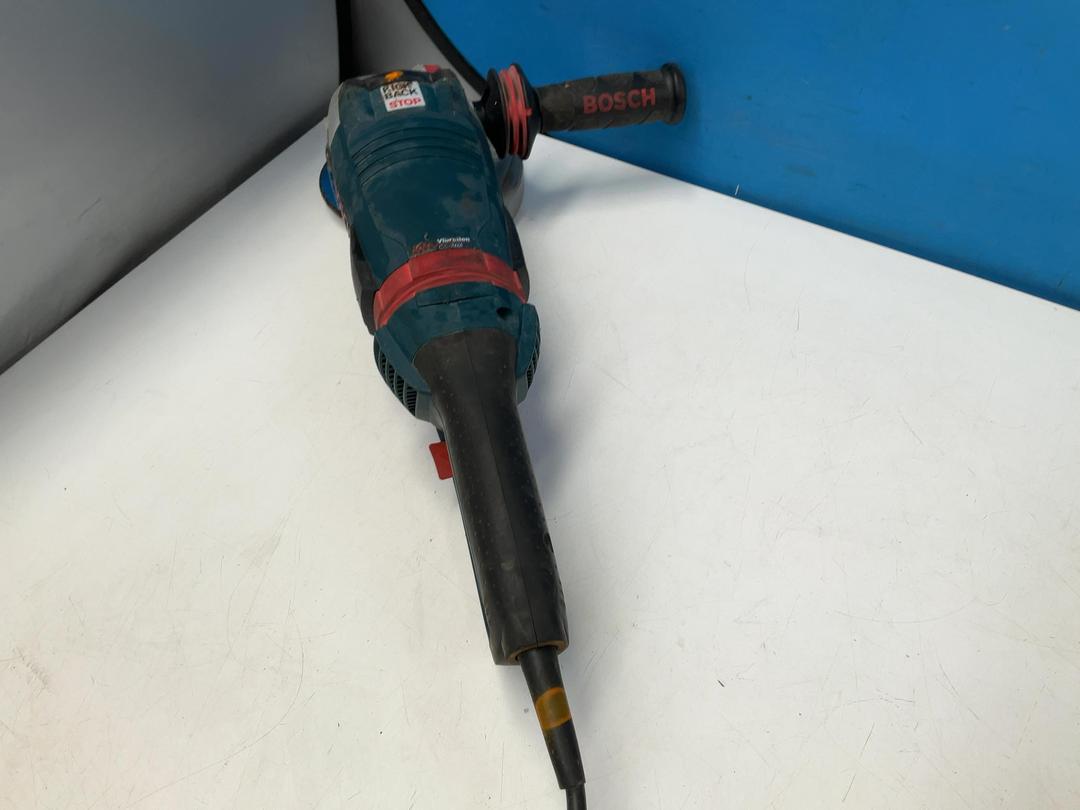 Photo '7' of Bosch GWS 24-180 LVI Professional Angle Grinder