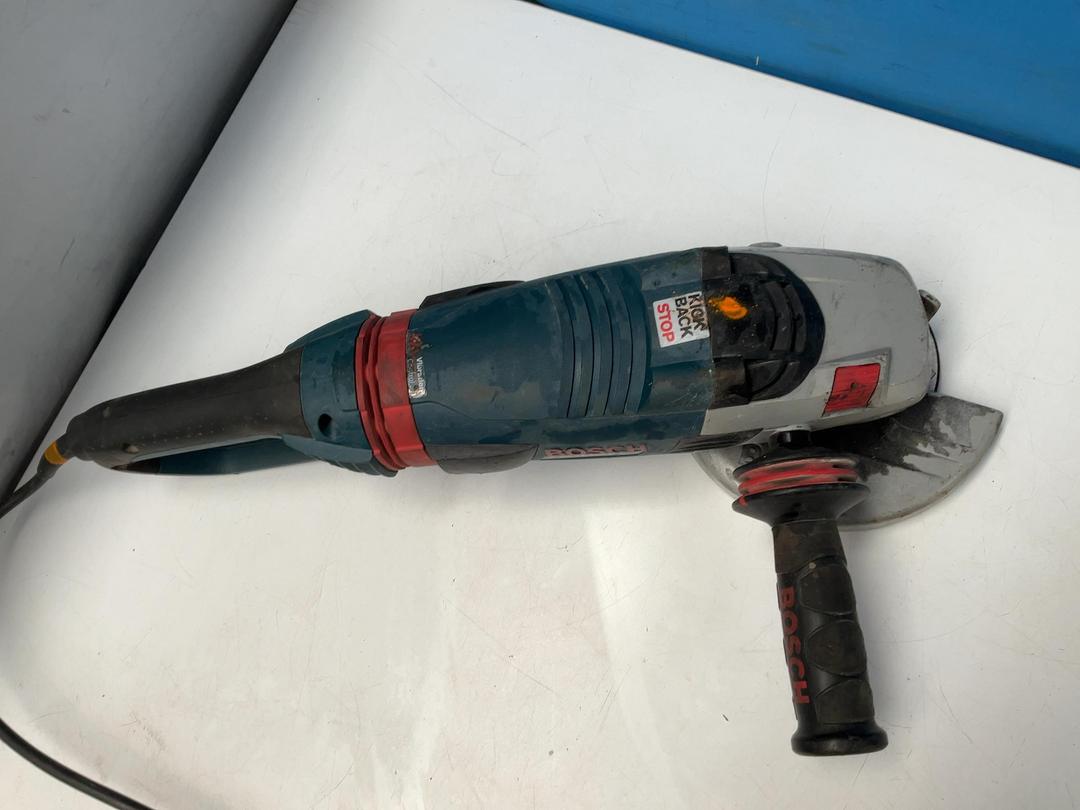 Photo '10' of Bosch GWS 24-180 LVI Professional Angle Grinder