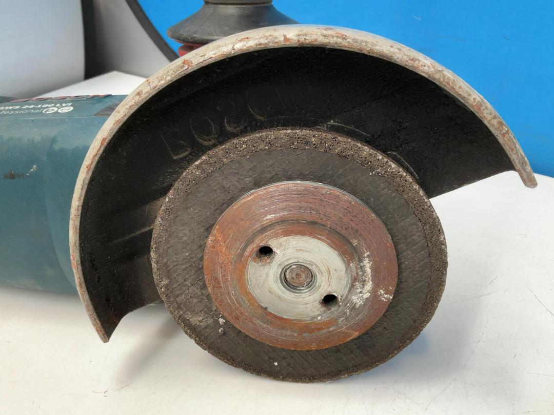 Photo '12' of Bosch GWS 24-180 LVI Professional Angle Grinder