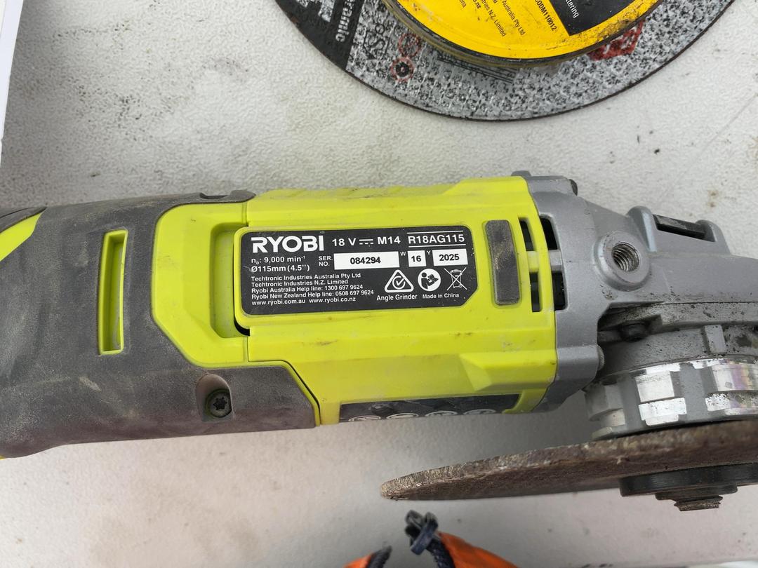 Photo '2' of Ryobi R18AG115 Angle Grinder Photo '2' of Ryobi R18AG115 Angle Grinder