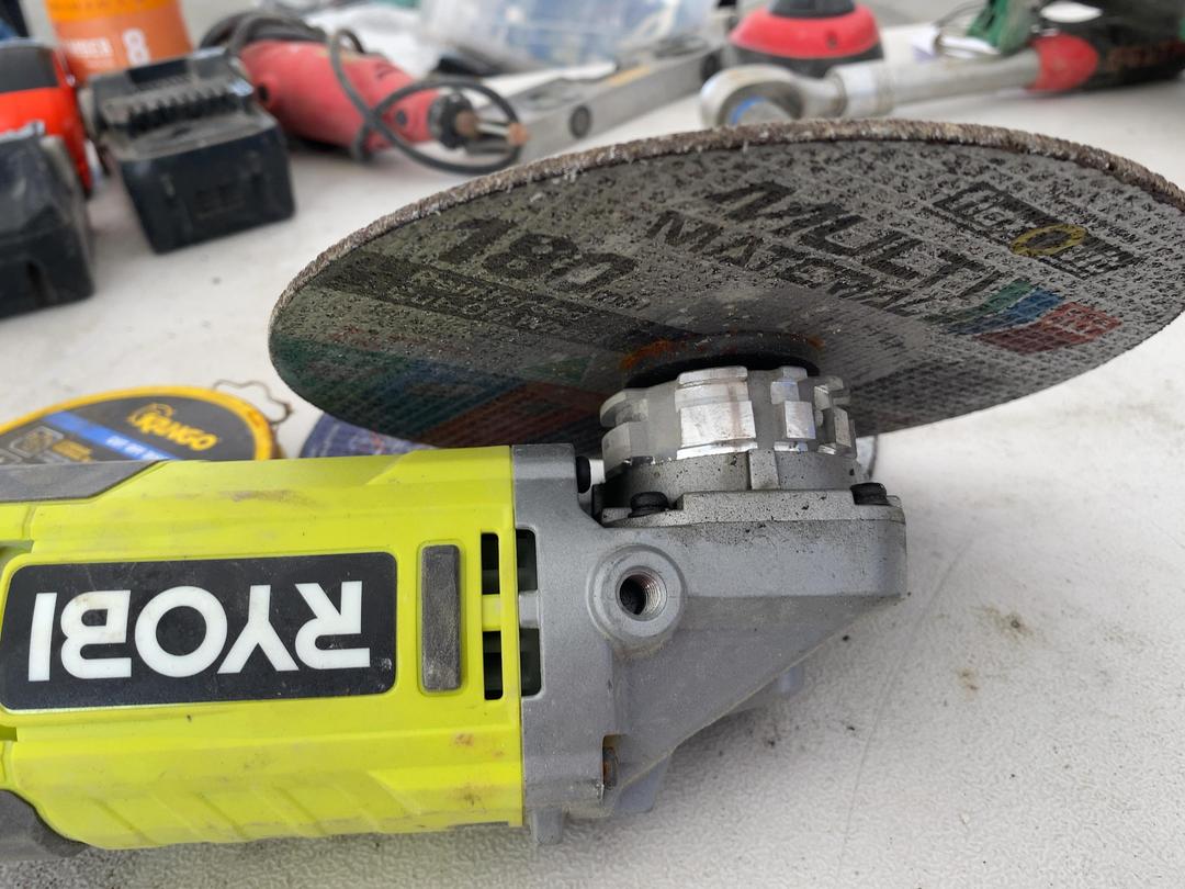 Photo '6' of Ryobi R18AG115 Angle Grinder Photo '6' of Ryobi R18AG115 Angle Grinder