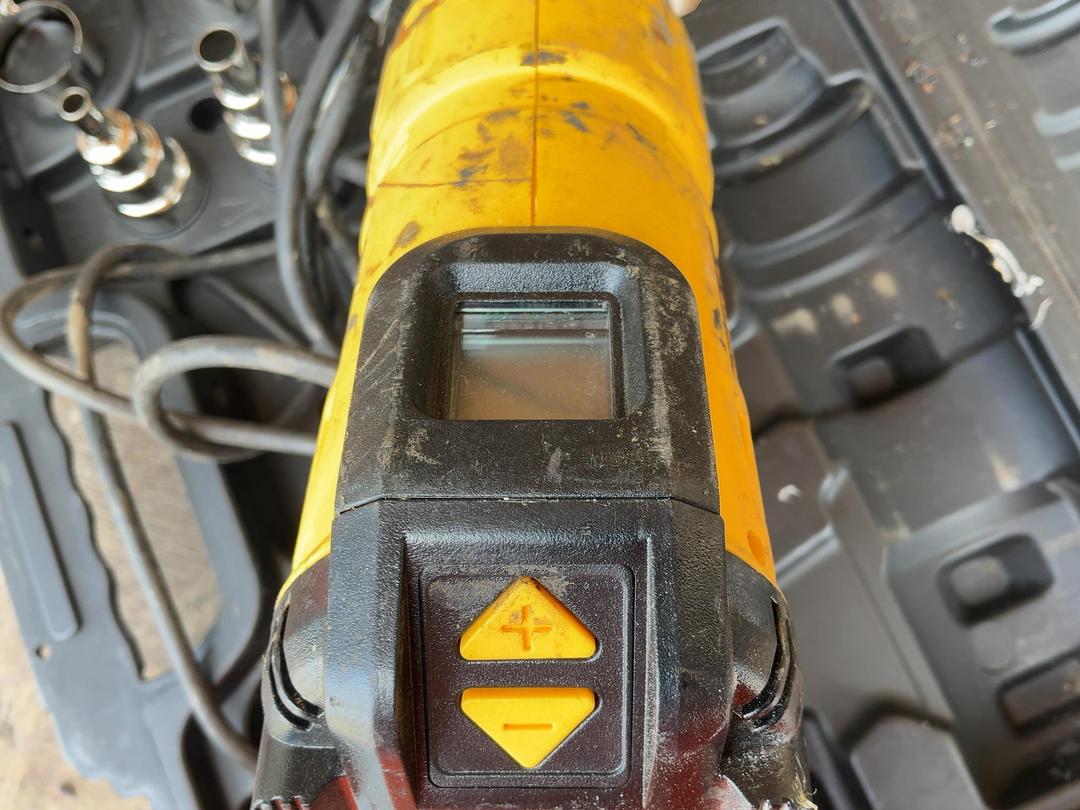 Photo '4' of DeWalt D26414-XE 2000W Heat Gun Photo '4' of DeWalt D26414-XE 2000W Heat Gun