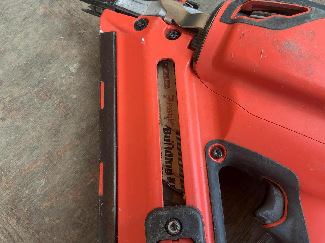 Photo '4' of Paslode B20580 Framemaster Nailer Photo '4' of Paslode B20580 Framemaster Nailer