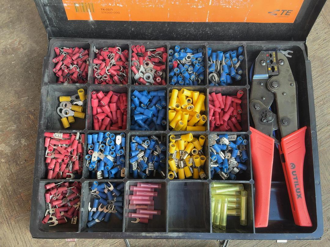Photo '2' of Utilux Professional Electrical Tradesperson Terminal Kit Photo '2' of Utilux Professional Electrical Tradesperson Terminal Kit