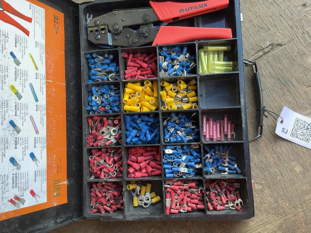 Photo '3' of Utilux Professional Electrical Tradesperson Terminal Kit Photo '3' of Utilux Professional Electrical Tradesperson Terminal Kit