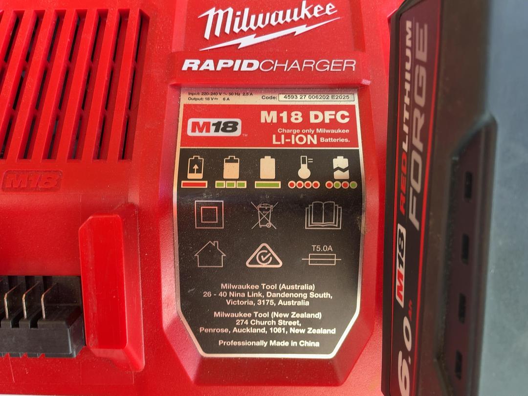 Photo '2' of Milwaukee M18 DFC RapidCharger