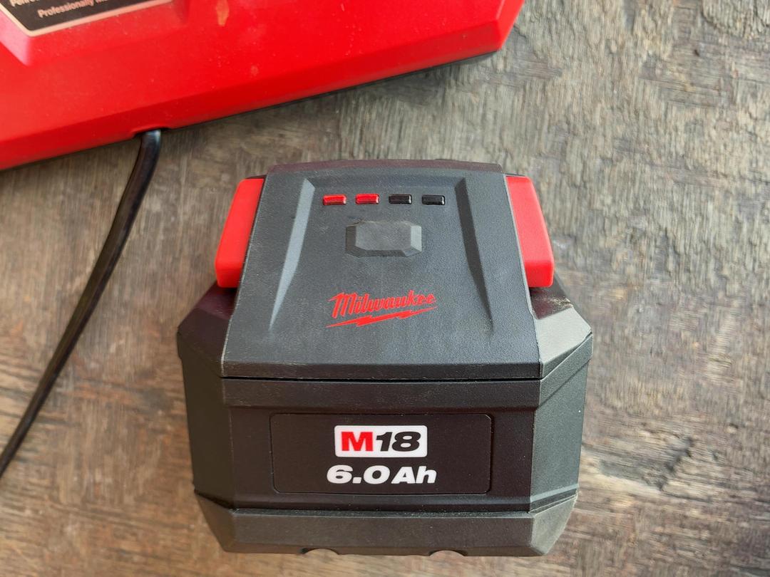 Photo '5' of Milwaukee M18 DFC RapidCharger