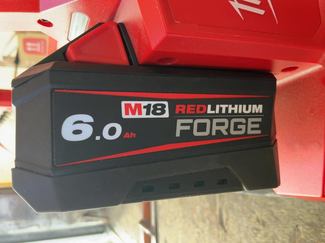 Photo '5' of Milwaukee M18 6 Bay Battery Charger