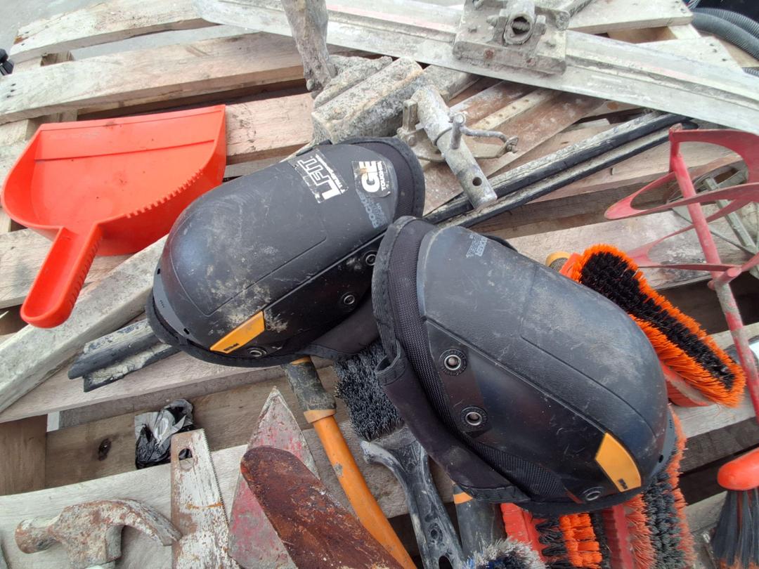 Photo '6' of Assortment of Concreting Tools Photo '6' of Assortment of Concreting Tools