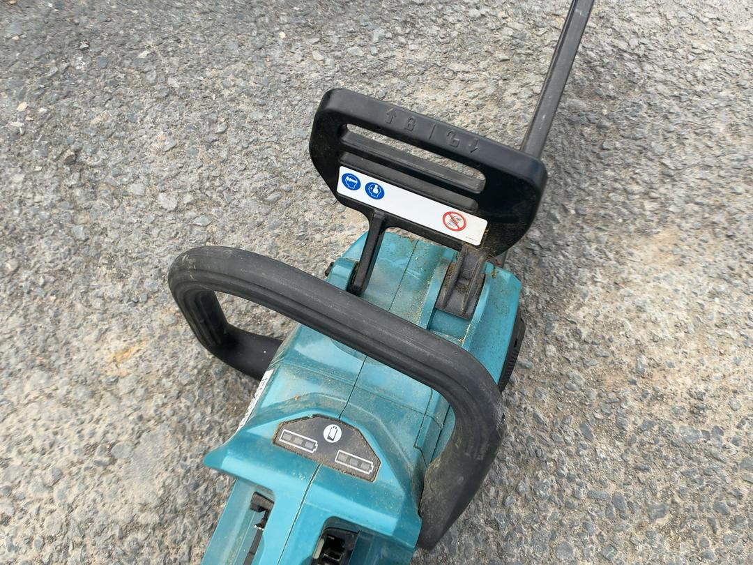 Photo '8' of Makita Battery Powered Chain Saw (Skin Only) Photo '8' of Makita Battery Powered Chain Saw (Skin Only)