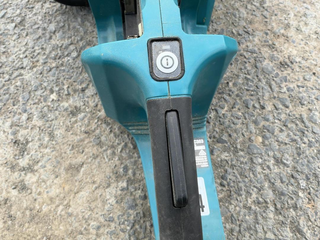 Photo '11' of Makita Battery Powered Chain Saw (Skin Only) Photo '11' of Makita Battery Powered Chain Saw (Skin Only)