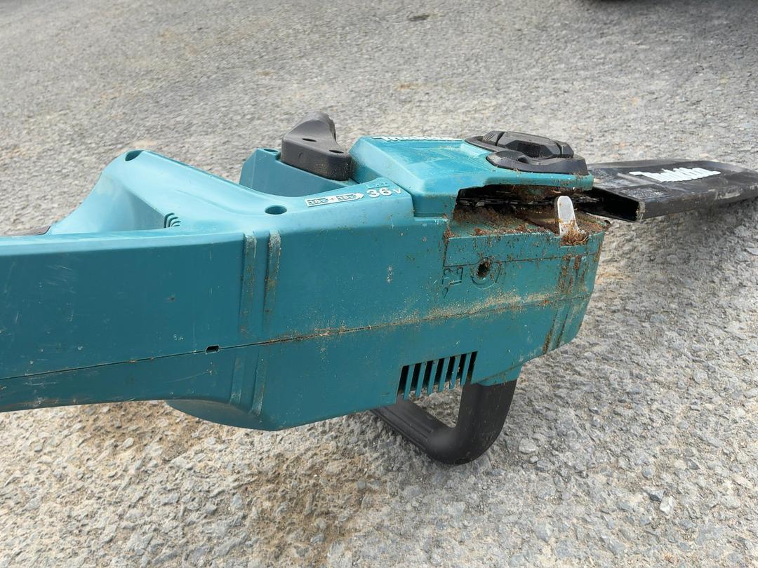 Photo '12' of Makita Battery Powered Chain Saw (Skin Only) Photo '12' of Makita Battery Powered Chain Saw (Skin Only)