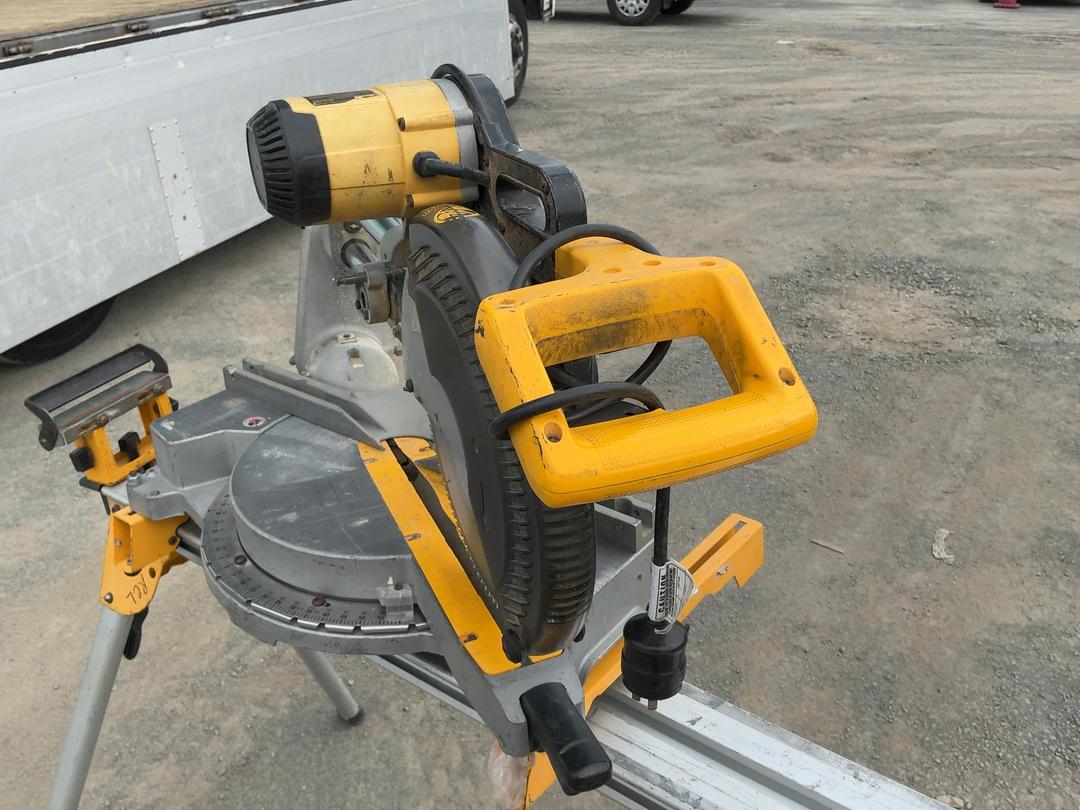 Photo '5' of Dewalt Mitre Saw and Portable stand Photo '5' of Dewalt Mitre Saw and Portable stand