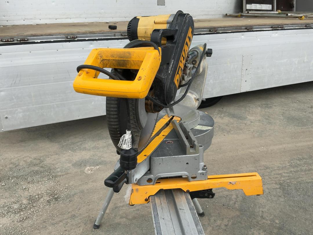 Photo '6' of Dewalt Mitre Saw and Portable stand Photo '6' of Dewalt Mitre Saw and Portable stand