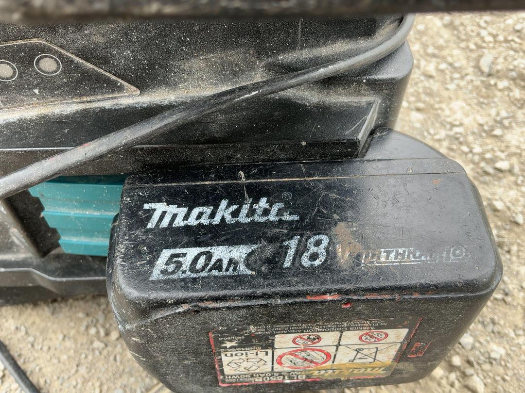 Photo '12' of Makita Double Charger 2x Makita Batteries 5AH Photo '12' of Makita Double Charger 2x Makita Batteries 5AH